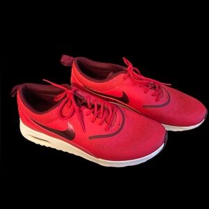 Nike Air Max Thea Red Size 7.5 - gently used in great condition